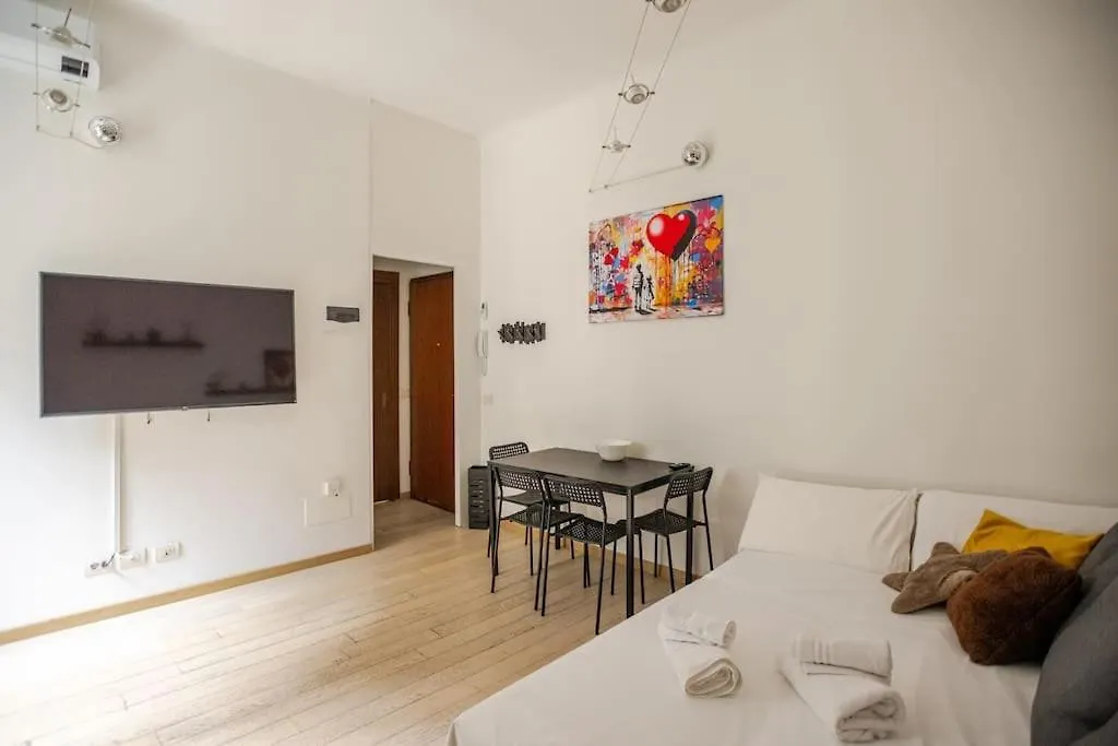 Isola - Strategic Apartment Milan